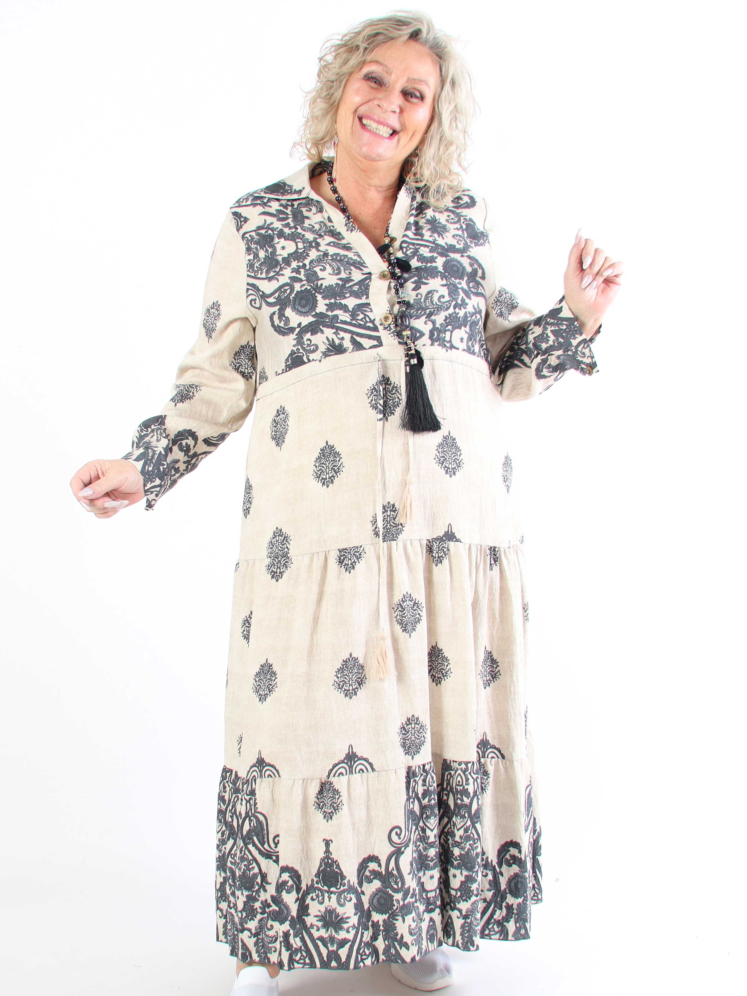 Kira - Lang boheme plus size kjole med mønster